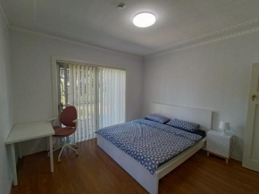 King Room in Carlingford with Swimming Pool - C5, Sydney